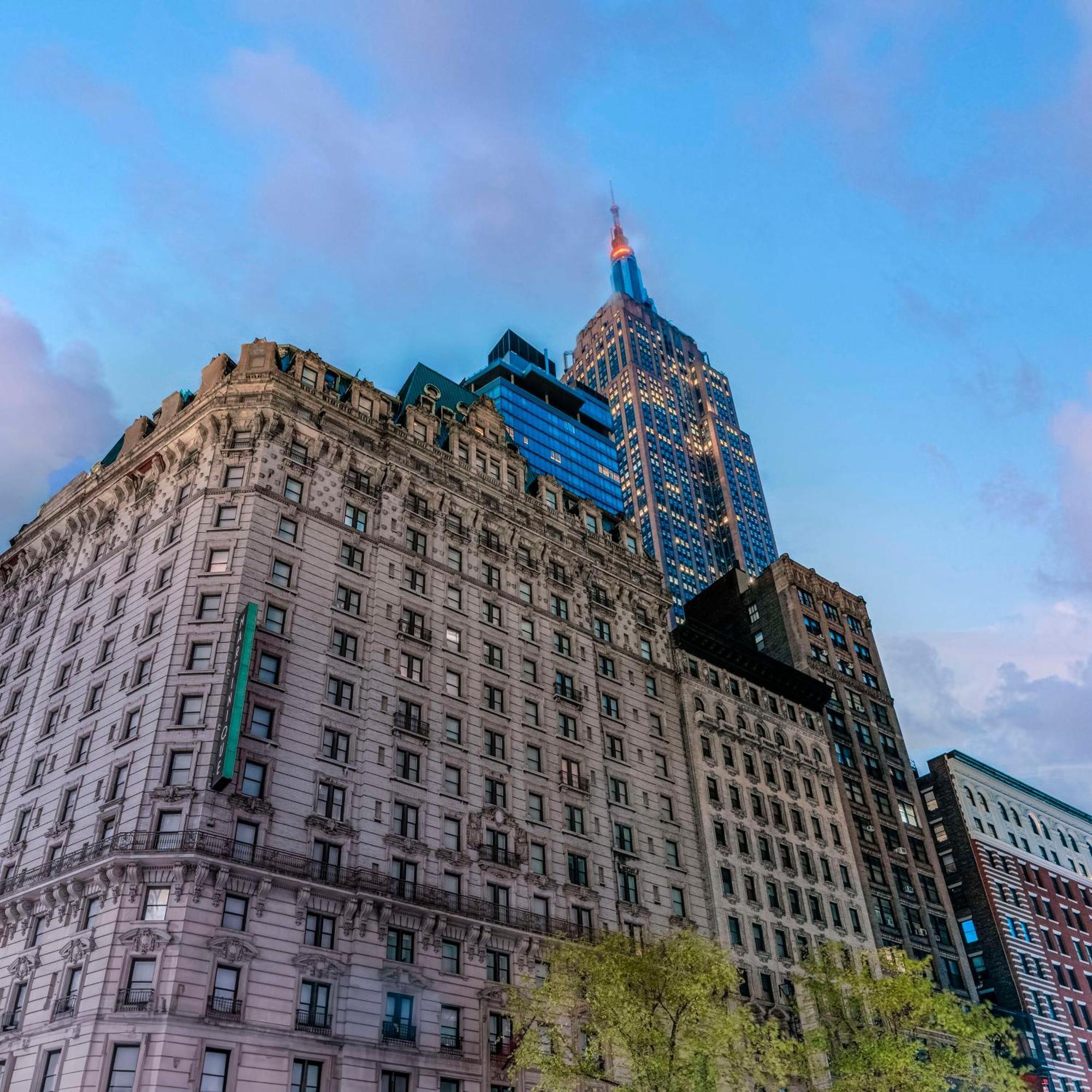 Hotel Martinique New York On Broadway, Curio Collection By Hilton Exteriér fotografie